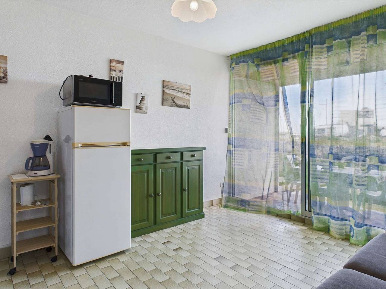 Entire studio, Ground-floor studio steps from beach with private parking in Marseillan-Plage, Marseillan