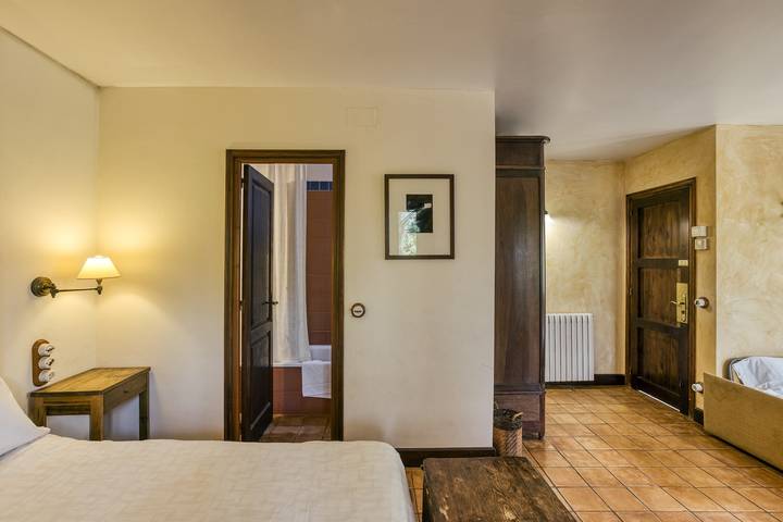 Casa rural para 4 personas, con piscina para niños y jardín en Pla de l'Estany - 3
