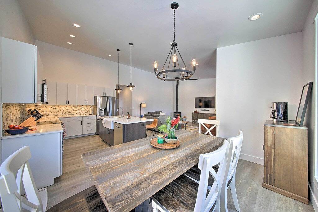 Elegant Priest Lake Townhome ~ 1 Mi From Lake in Kaniksu Nationalwald