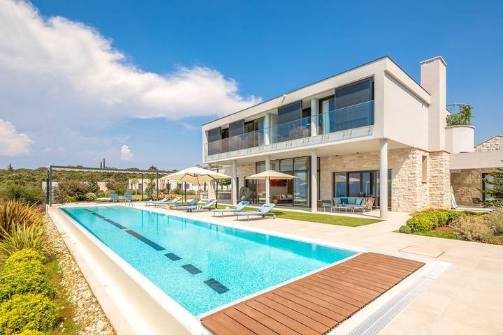 Villa pour 12 personnes, avec jacuzzi et sauna ainsi que jardin et terrasse, adapté aux familles à Splitska - 2