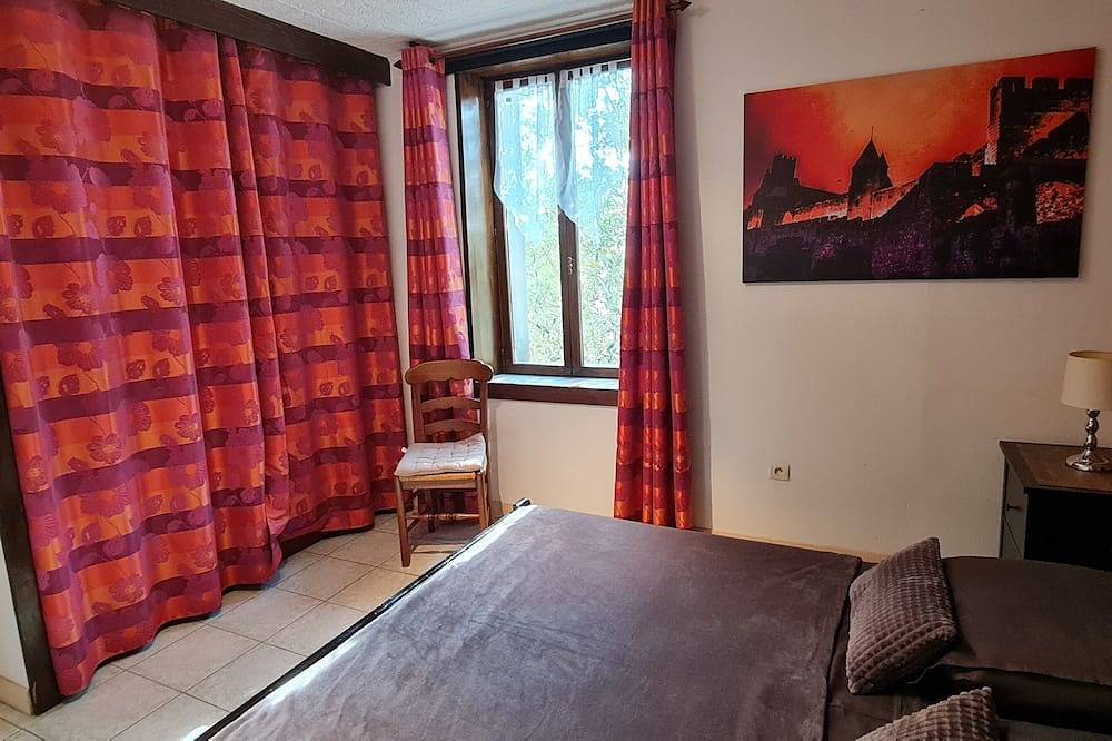 Ganze Wohnung, Die Oustal Delcastèl, Möbliert sehr komfortabel mit großen Südterrasse und Grill in Puichéric, Carcassonne und Umgebung