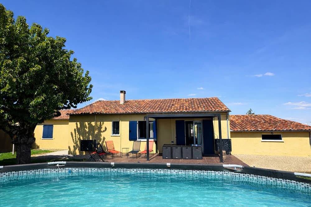 Maison détente avec piscine ,Billard,baby-foot,Ping- Pong barbecue jardin in Cours-de-Pile, Périgord Pourpre