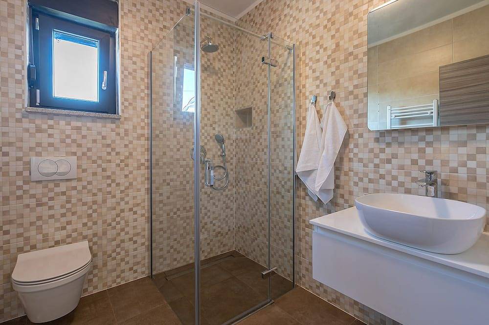 Moderne Villa mit beheiztem Privatpool in ruhiger Lage nahe Pula in Marčana, Südküste Istrien