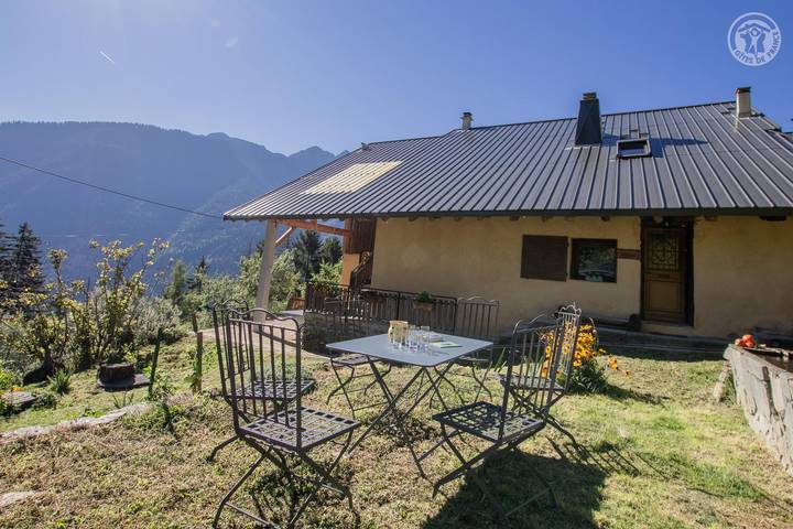 Chalet pour 4 personnes, avec jardin et balcon dans Massif du Mont-Blanc - 2
