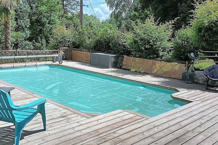 Roulotte avec piscine partagée in Castelnau-sur-Gupie, Région de Marmande