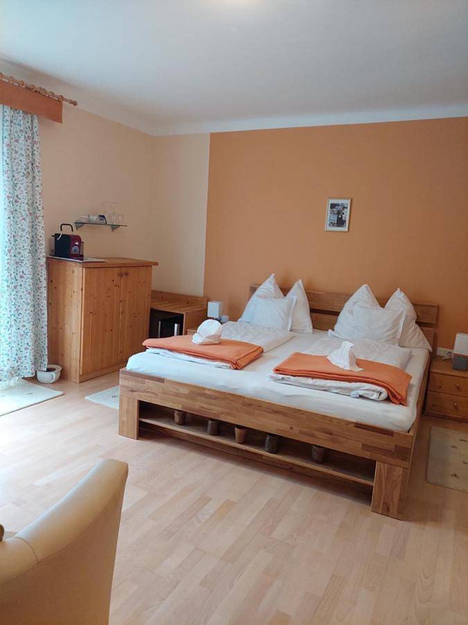 Privatzimmer für 3 Personen, mit Balkon und Terrasse sowie Garten und Pool in Weinviertel - 4