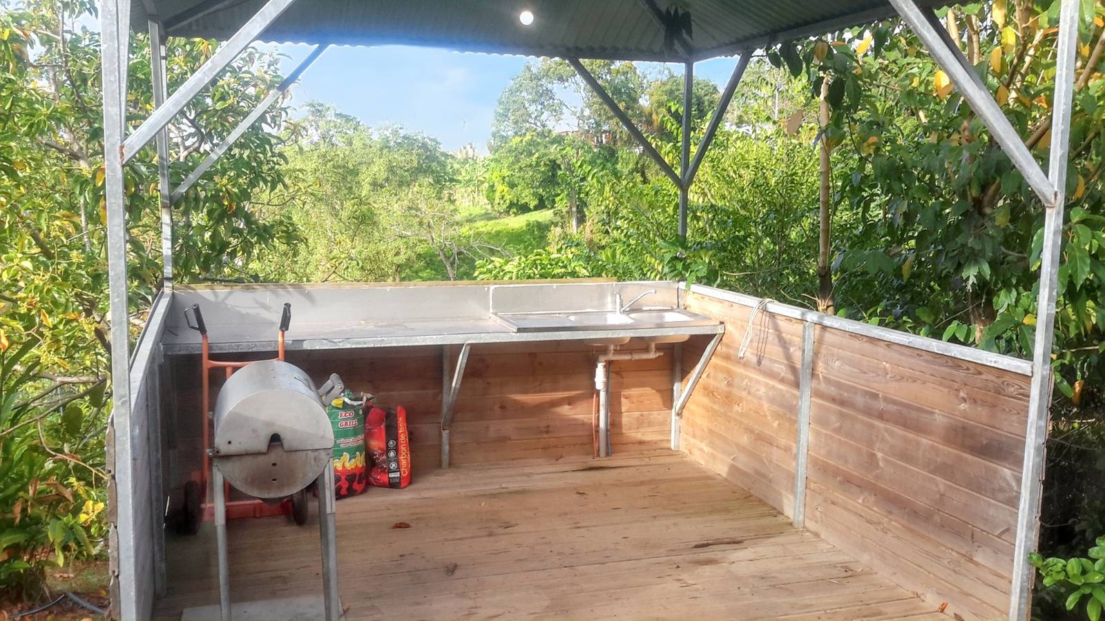 Charmantes Bungalow in Le Robert mit Gemeinschaftspool in Le Robert, Martinique