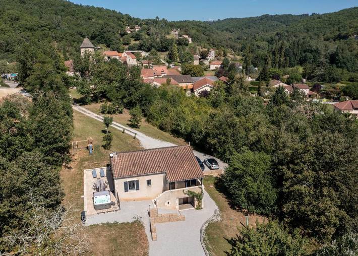 Location de vacances pour 7 personnes, avec jardin et jacuzzi, adapté aux familles à Nuzéjouls