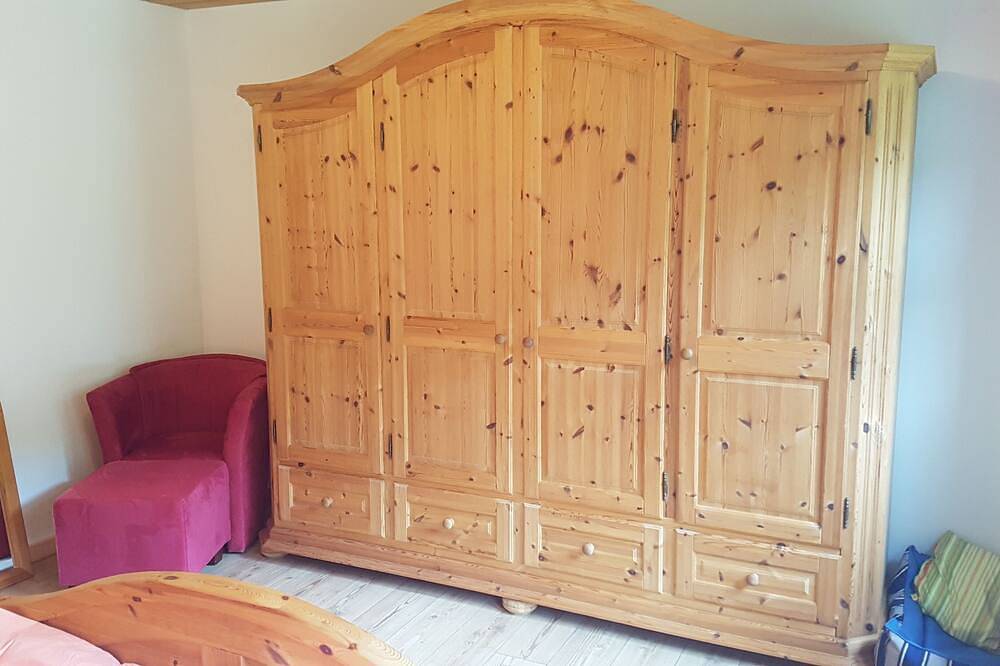 Wellness holiday home with a covered pool, hot tub and barrel sauna in the Rosbachtal in Windeck, Windecker-Ländchen