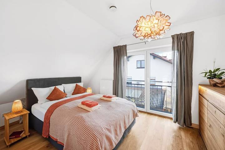 Ganze Wohnung, Komfort küsst Natur Skyline Ferienwohnung Goldbach in Goldbach, Mainviereck