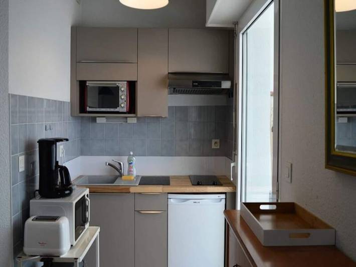 Gîte pour 4 personnes, avec terrasse, adapté aux familles dans Plage de Grève Blanche - 2