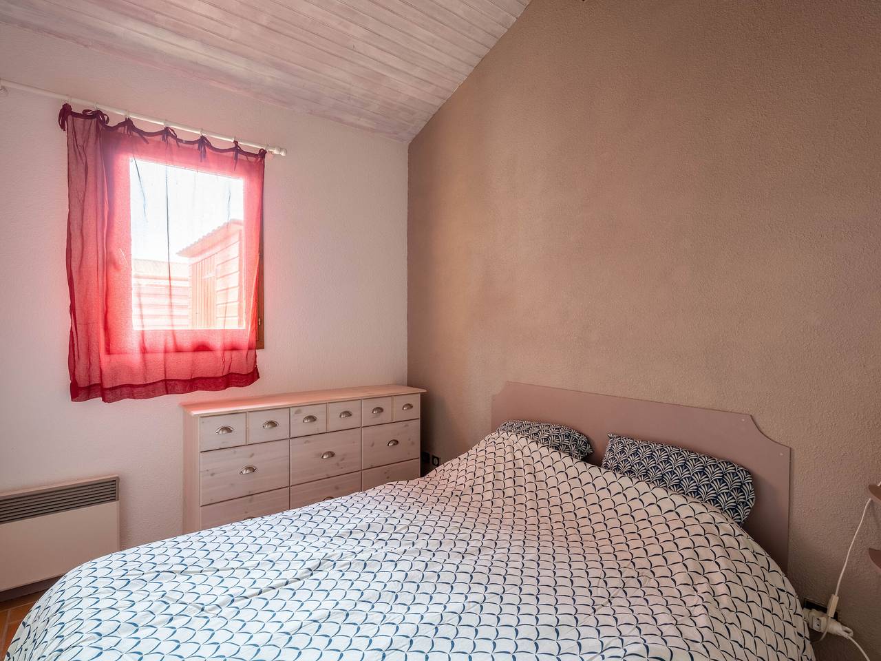 Entire apartment, Duplex apartment steps from the ocean for 4 people, private courtyard, cleaning included in Biscarrosse Plage, Biscarrosse