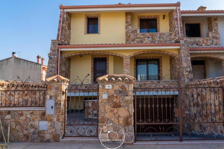 Casa vacanza per 8 persone, con Balcone e Idromassaggio nonché Terrazza e Giardino a Terralba