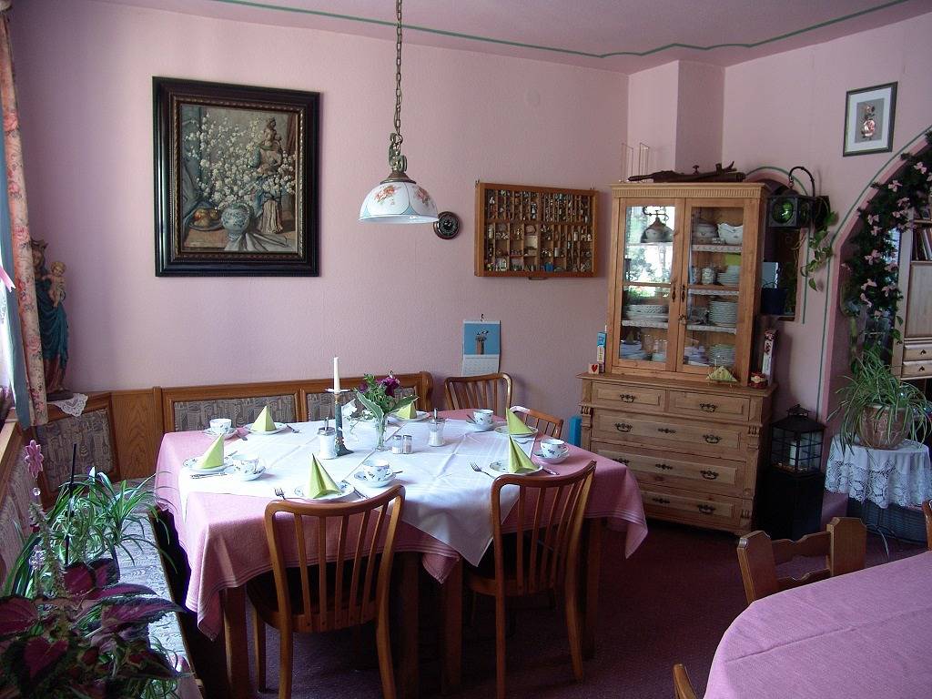 Gästehaus "Gisela" im fürstlichen Fischhaus - Doppelzimmer in Schillingsfürst, Romantische Straße