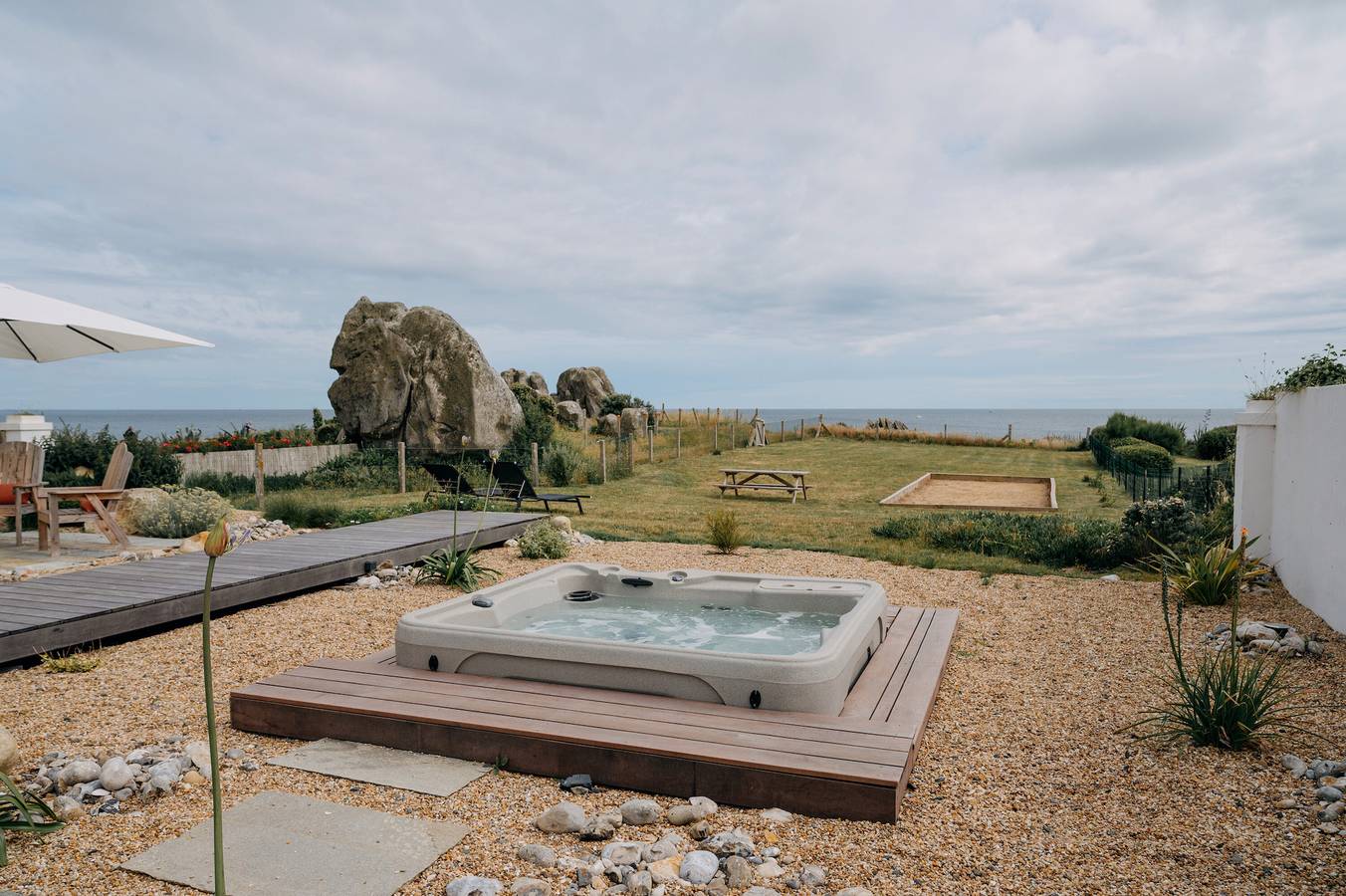Villa Cotton – 180° Sea View and Hot Tub – 6 Bedrooms in Lesconil, Plobannalec-Lesconil