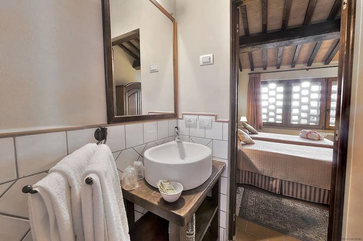 Ganze Wohnung, Toskanische Apart für 4/5 Personen, WIFI, Air-Co, Sw-Pool, alle Annehmlichkeiten auf dem Land in Montespertoli, Florenz Provinz