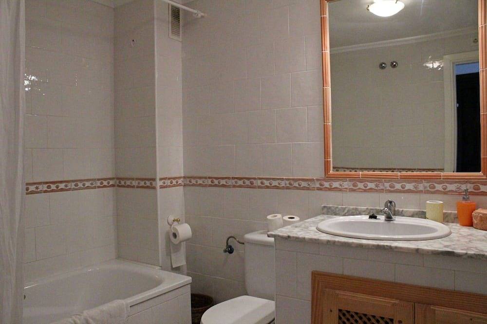 Entire apartment, 2 bed 2 bath South Facing apt with Amazing Views of the Pool & Golf Course in Brisas y Golf, Orihuela