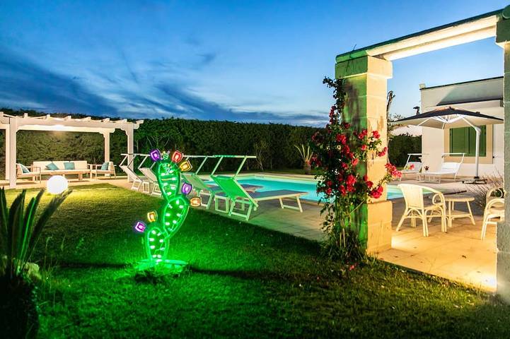 Ferienhaus für 6 Personen, mit Whirlpool und Balkon sowie Garten