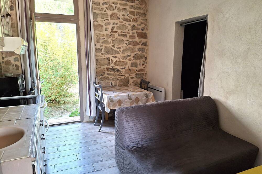 Varoise Countryside-In The Gapeau Valley-Comfortable 2-Person Country Cottage in Solliès-Pont, Toulon region
