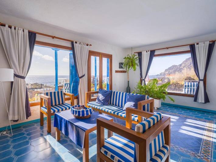 Chalet para 15 personas, con terraza y vistas además de piscina y jardín en El Hierro - 4