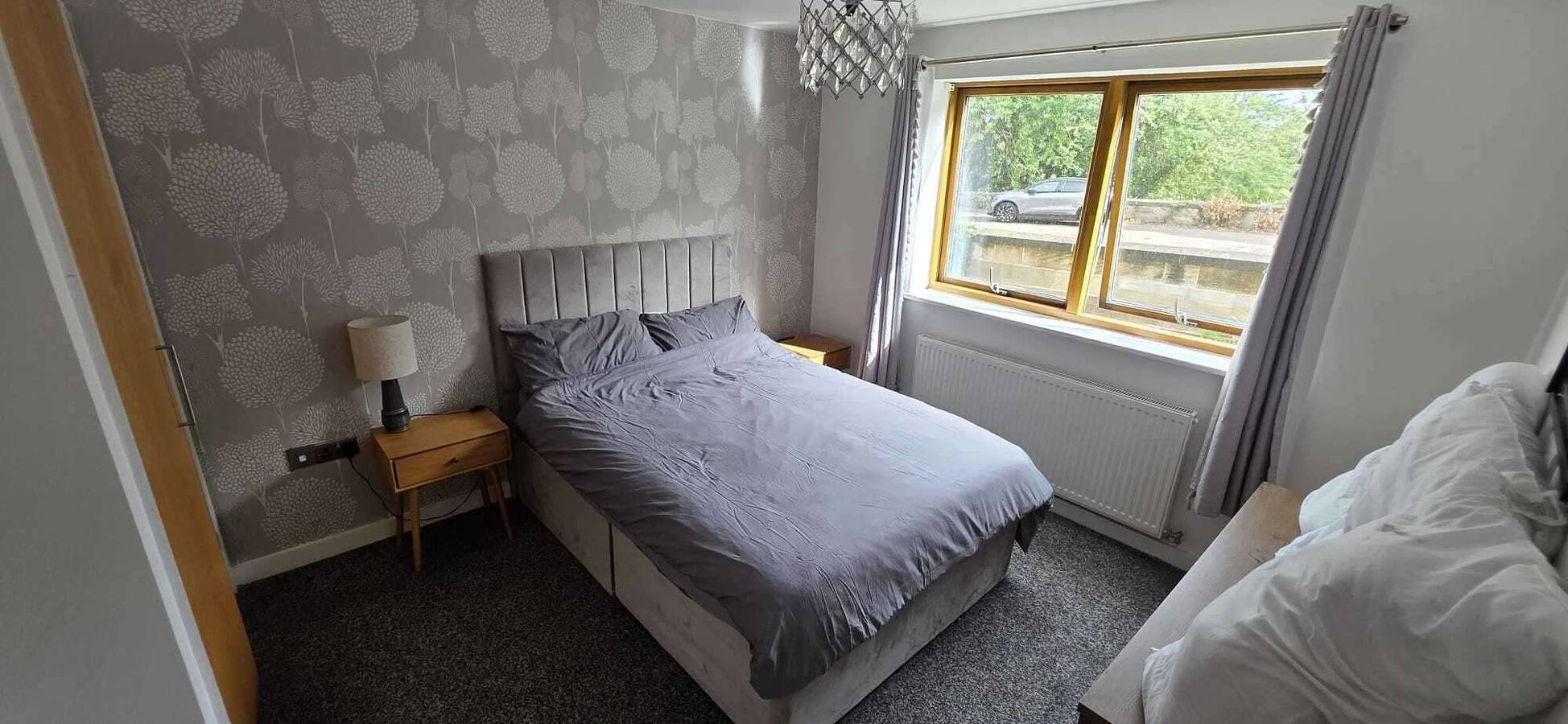 Entire holiday apartment, Pet Friendly 2-Bed Apt, Sleeps 3 with Parking in South Yorkshire