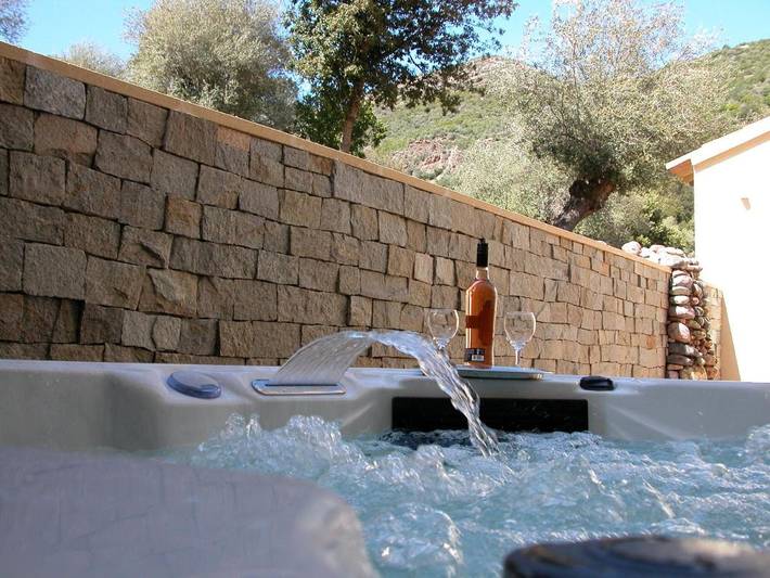 Chambre d’hôte pour 2 personnes, avec Terrasse et Jacuzzi ainsi que Jardin et Vue dans Haute-Corse