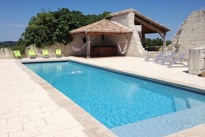 Location de vacances pour 10 personnes, avec Jacuzzi ainsi que Terrasse et Jardin à Puymirol