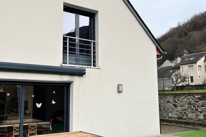 Location de vacances pour 6 personnes, avec jardin à Esterre