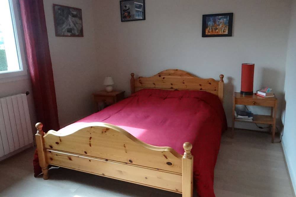 Spacious house in Normandy on the outskirts of Caen in Cormelles-le-Royal, Caen region