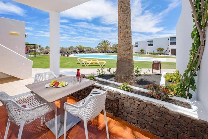 Location de vacances pour 4 personnes, avec vue ainsi que jardin et piscine dans Charco del Palo - 2