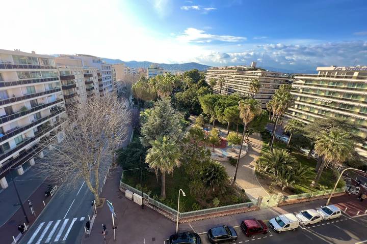 Apartamento entero, Juan les Pins town center - 4 people - top floor in Antibes, Costa mediterránea (Francia)