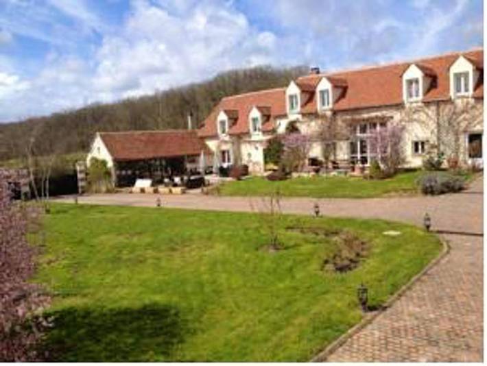 Location de vacances pour 15 personnes, avec terrasse et jardin à Perrigny