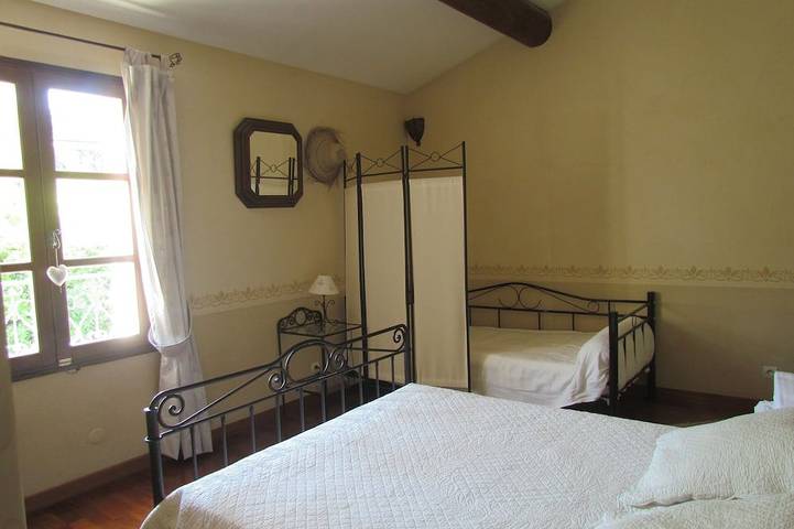 Gîte pour 5 personnes, avec terrasse et jardin à Boulbon - 4