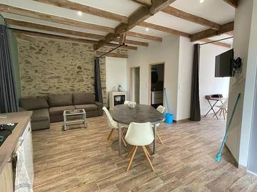 Gîte pour 4 personnes, avec jacuzzi ainsi que jardin et terrasse à Trévien
