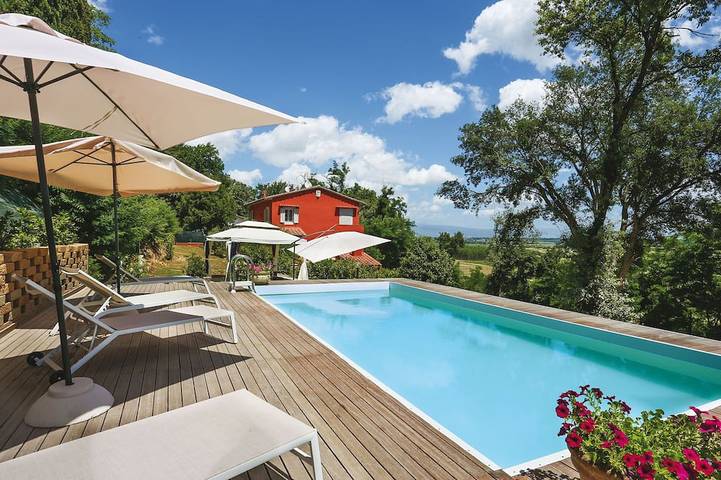 Agriturismo per 8 persone, con terrazza e piscina nonché giardino in Buti