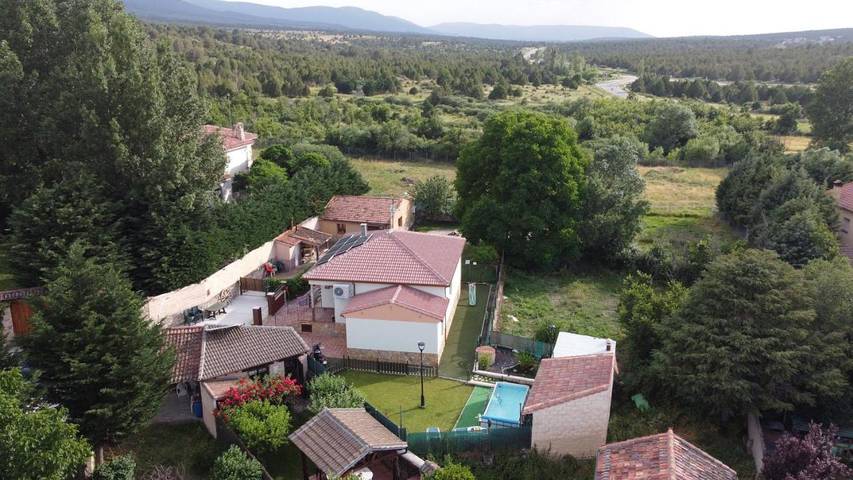 Chalet para 4 personas, con piscina además de vistas y jardín, Se admiten mascotas en Comarca de Sepúlveda - 2