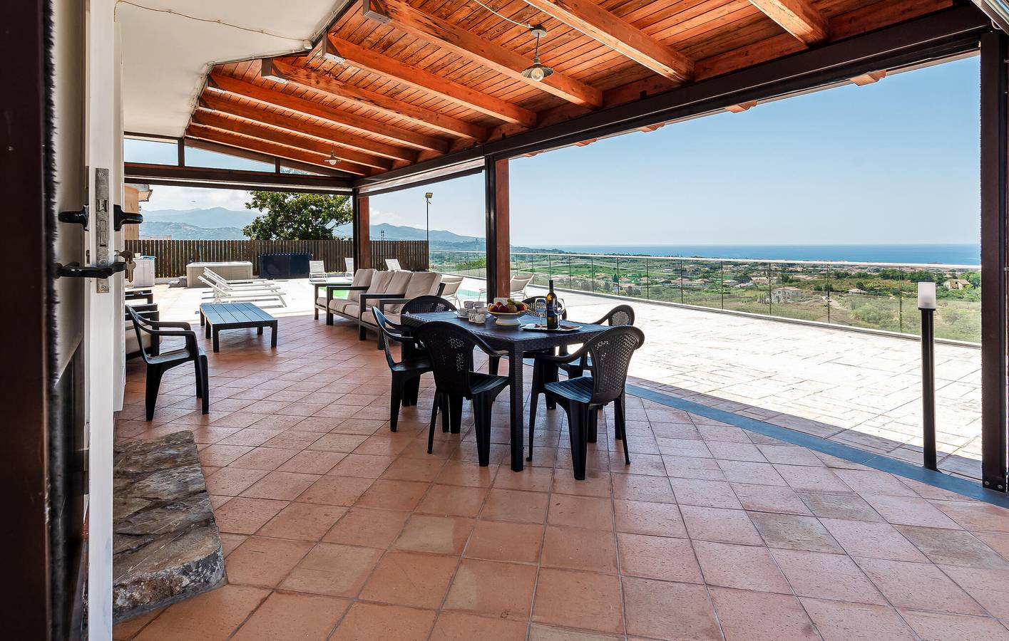 Gemütliches Strand-Apartment mit AC, Terrasse, Parkplatz & WiFi in Marina di Casal Velino, Cilento