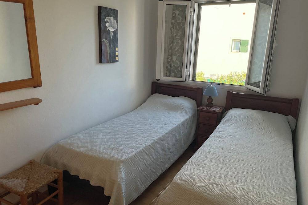Entire apartment, 3 bedroom apartment with swimming pool in Addaia in Port d'Addaia, Es Mercadal
