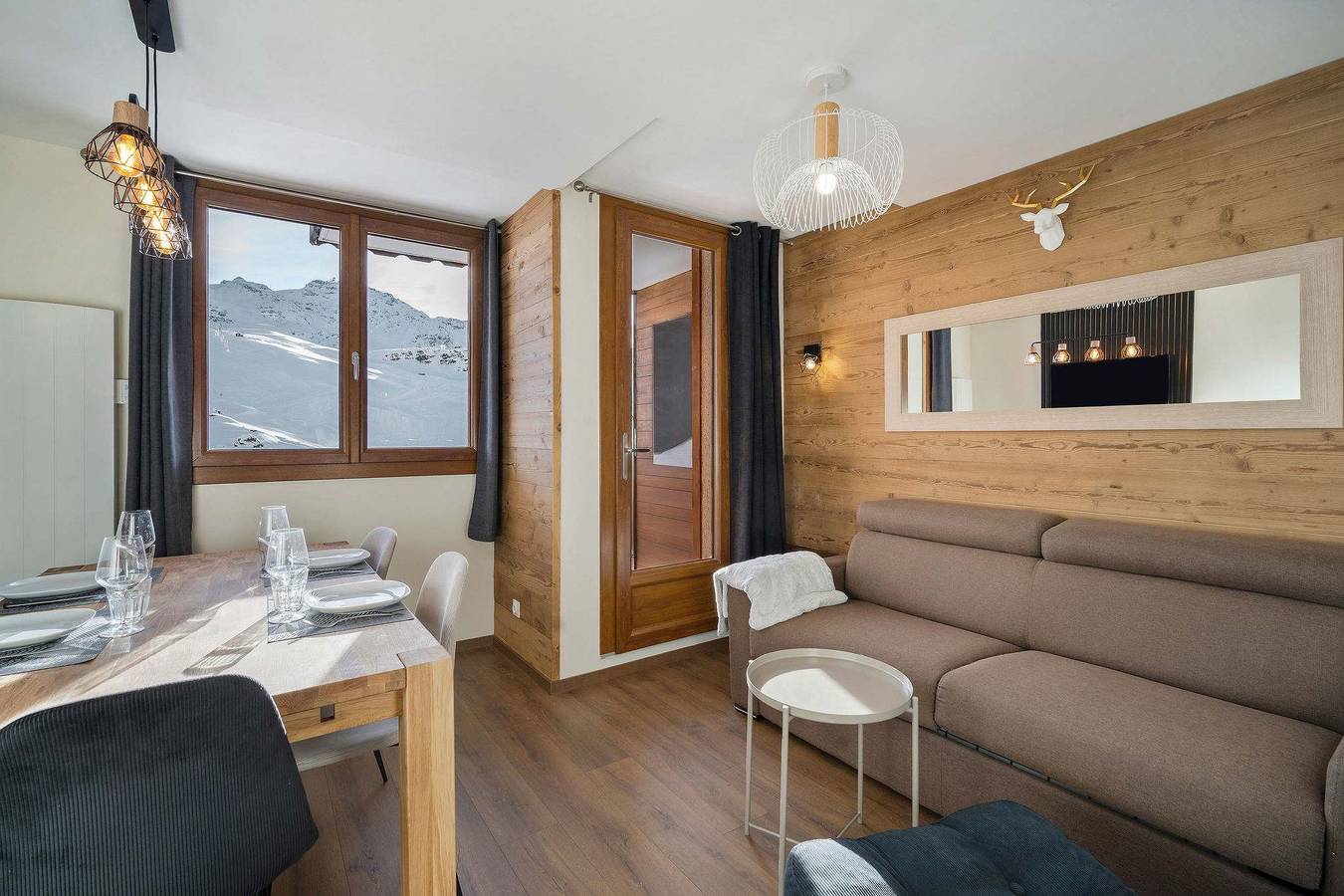Entire apartment, Ski-In/Ski-Out with Mountain Views in Val Thorens, Les Trois Vallées