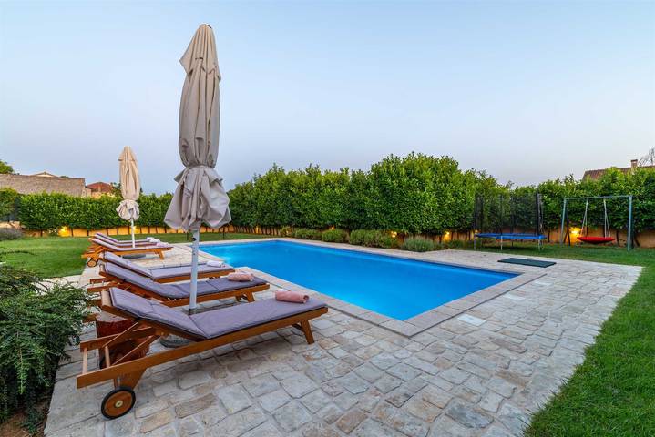 Villa Lavandis mit Whirlpool und 50 m² großem Pool in Imotski, Makarska Riviera