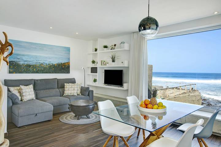 Villa "Quintanilla" with Direct Access to Beach, Sea Views & Wi-Fi in Arucas (municipality), North Gran Canaria