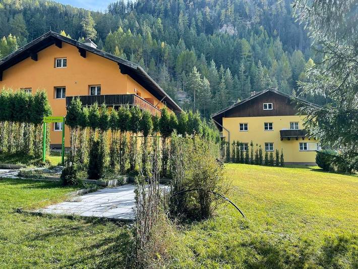Ferienwohnung für 4 Personen, mit Balkon und Terrasse sowie Garten und Ausblick in Nauders