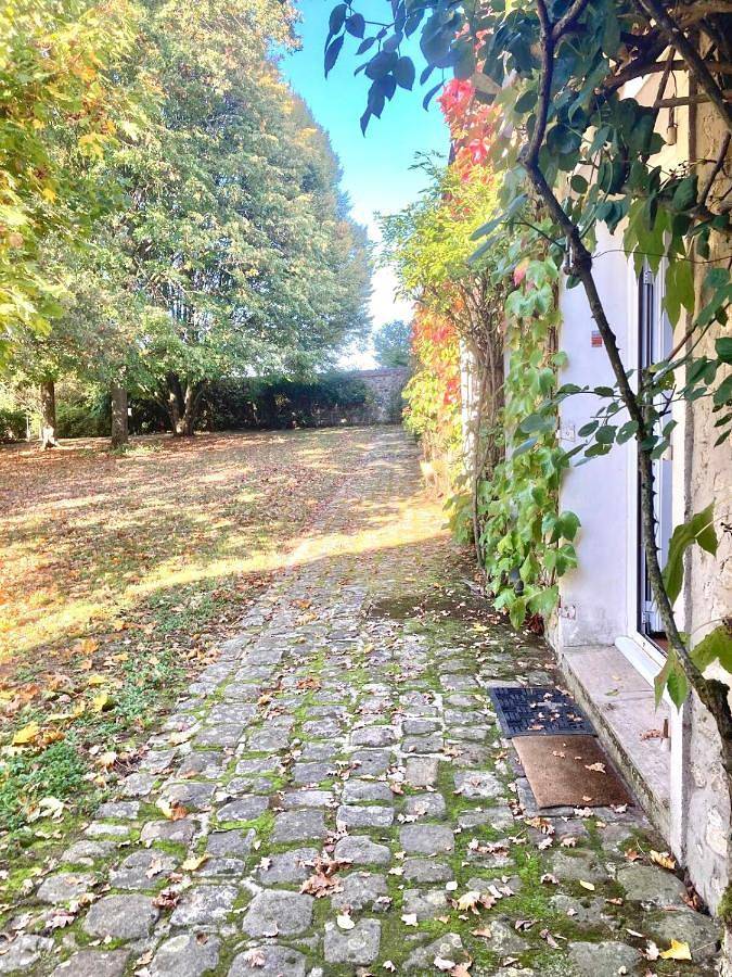 Location de vacances pour 10 personnes, avec jardin et vue à Gastins - 3
