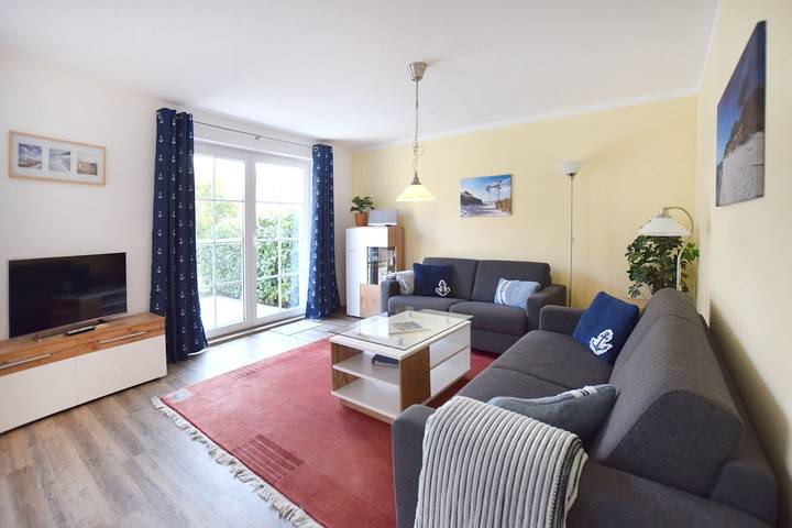 Ganze Wohnung, Gemütliche Ferienwohnung mit Süd-Terrasse, ruhige Lage, WLAN, Haustier erlaubt in Prerow, Fischland - Darß - Zingst