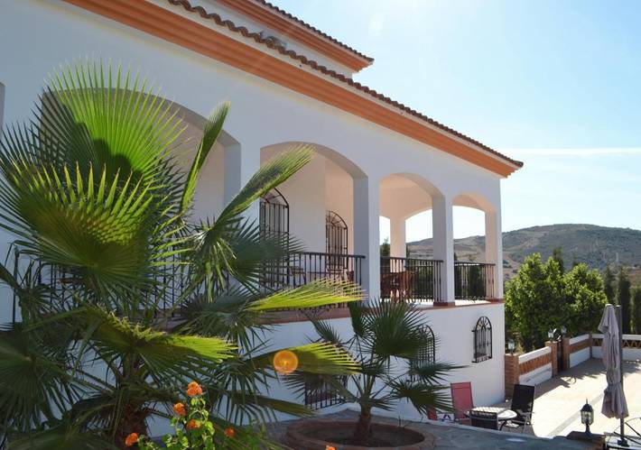 Location de vacances pour 10 personnes, avec piscine ainsi que jardin et vue, adapté aux familles à Casarabonela - 4