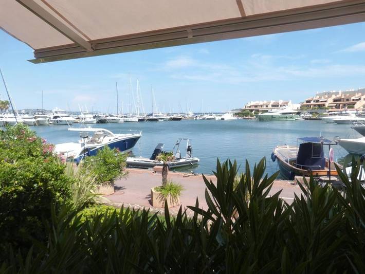 Ferienwohnung für 6 Personen, mit Terrasse und Ausblick in Cogolin