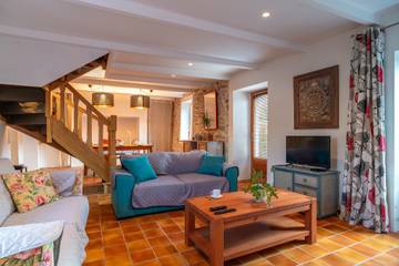 Location de vacances pour 6 personnes, avec jardin et terrasse à Saint-Nic