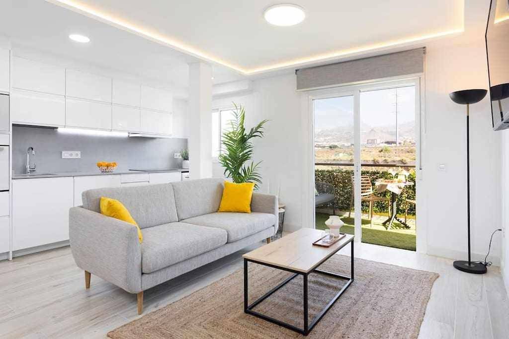 Appartement entier, Sunnyland apartment arona in Parque De La Reina, Arona