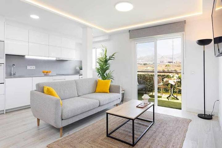 Gîte pour 4 personnes, avec jardin ainsi que terrasse et piscine dans Cho