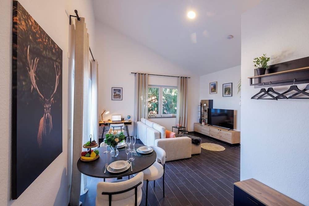 Ganze Wohnung, Modernes City Apartment Juna mit Balkon, Küche & Top-Ausstattung in Lübbecke in Lübbecke, Wiehengebirge